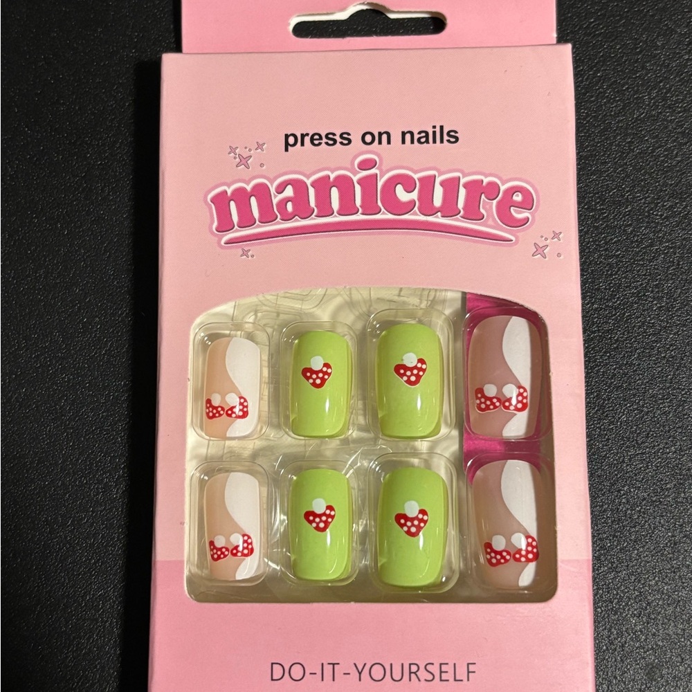 🎁Press-On Nails Green and Cream with Mushroom Design - Picture 1 of 2